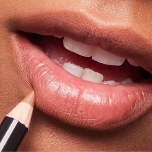 GXVE by Gwen Stefani Anaheim Line Clean Waterproof Lip Liner color: HARBOR BLVD
